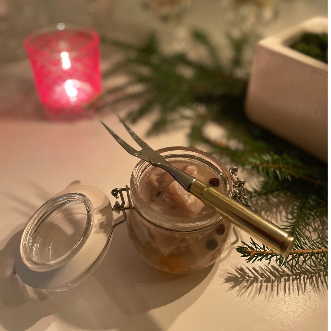 Julbordset av återbrukade mässingshylsor