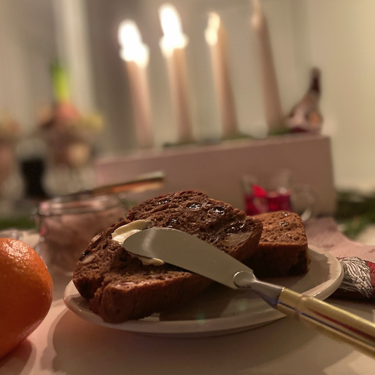 Julbordset av återbrukade mässingshylsor