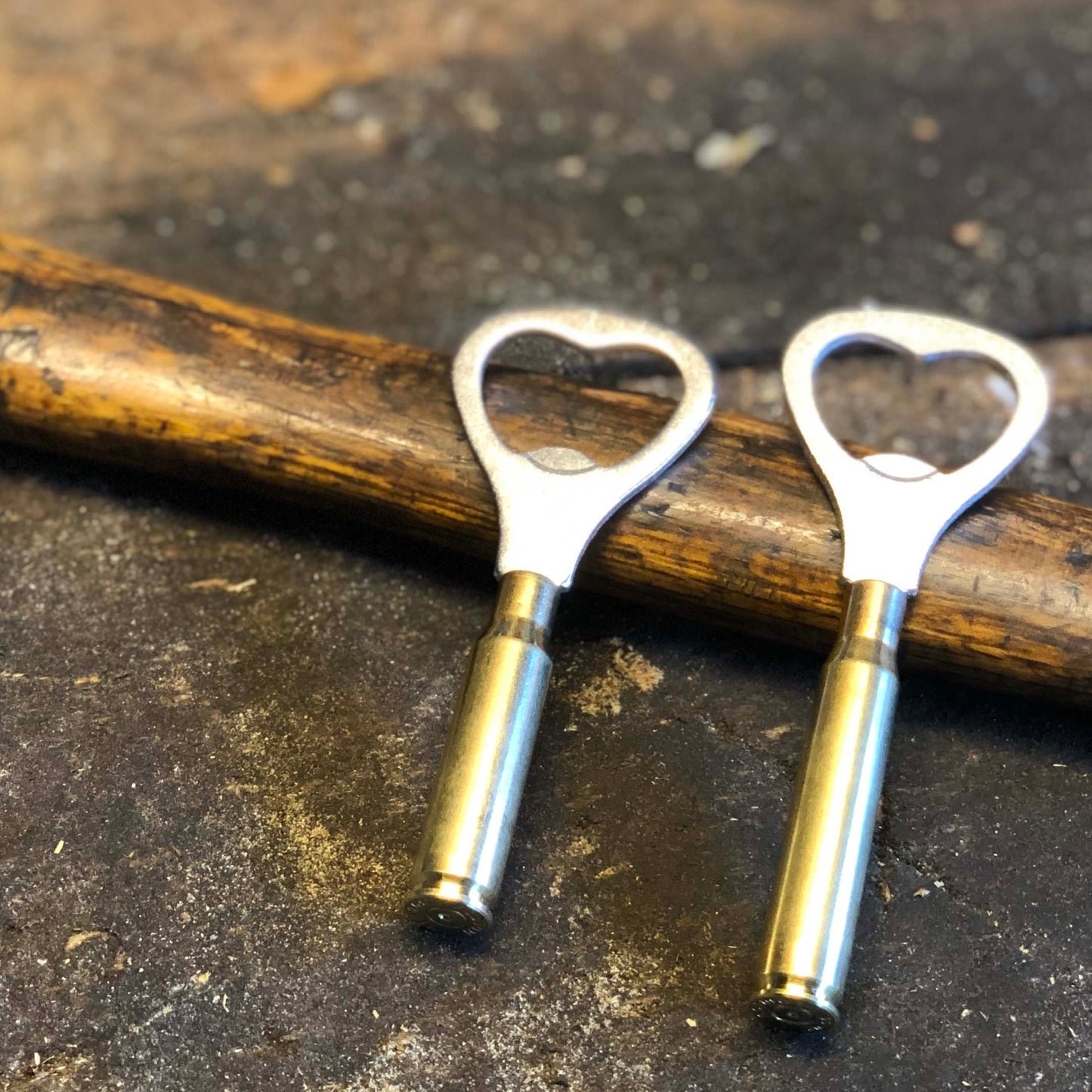 Flasköppnare av återbrukade hylsor