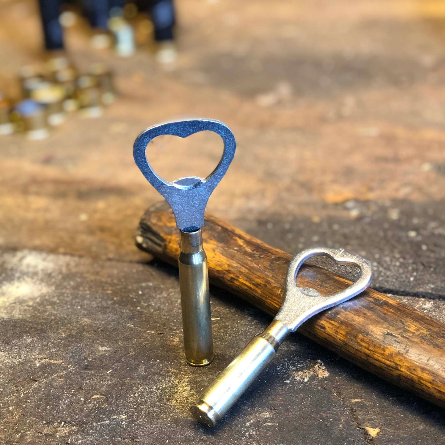 Flasköppnare av återbrukade hylsor