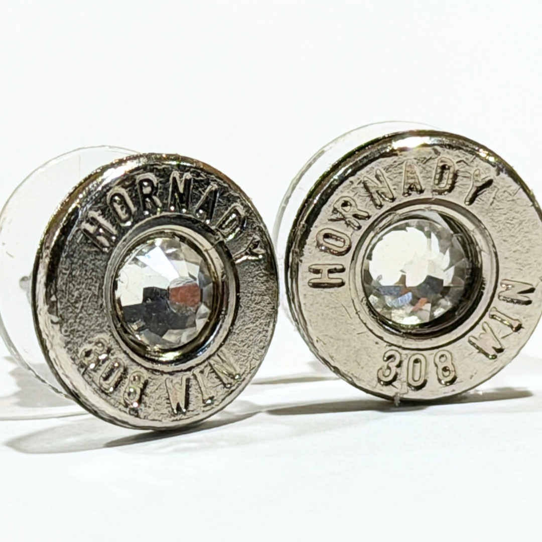 Örhänget Nova i silver av återbrukad Hornady .308 Win-hylsa – närbild på paret med stämpel och sten