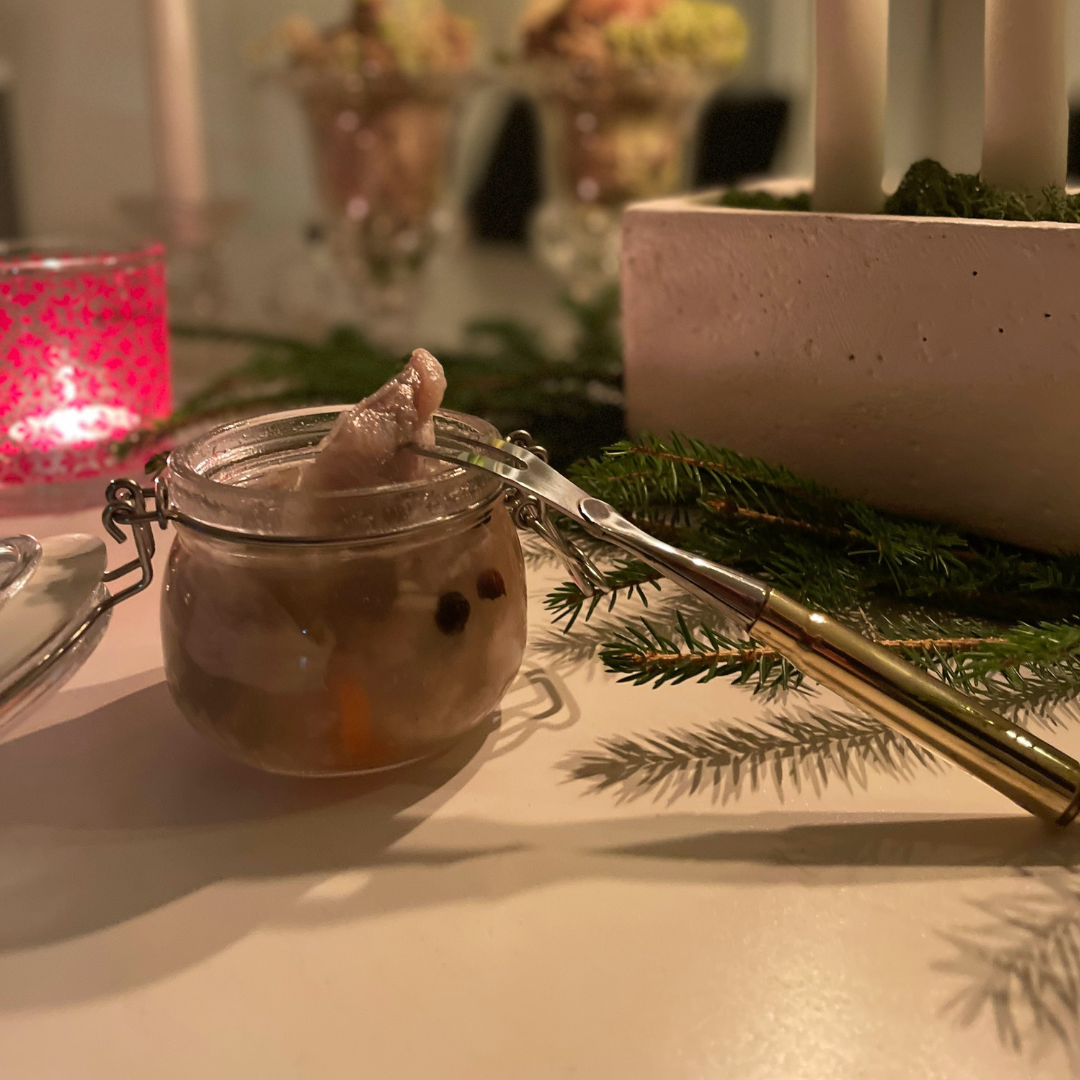 Julbordset av återbrukade mässingshylsor