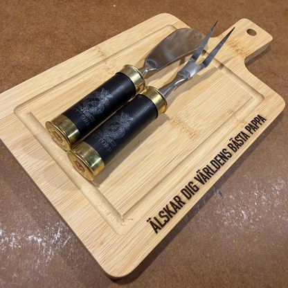 Liten skärbräda i trä med personlig textgravyr